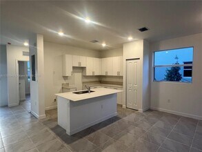 106 NW 11th Ct in Florida City, FL - Building Photo - Building Photo