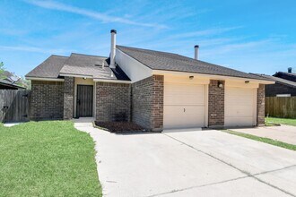 16423 Monte Carlo Ln in Houston, TX - Building Photo - Building Photo