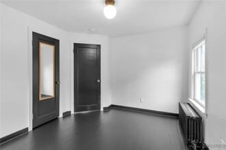 240 Callodine Ave in Eggertsville, NY - Foto de edificio - Building Photo