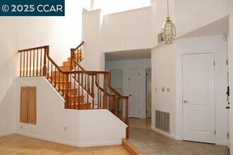 5344 Cerro Sur in El Sobrante, CA - Building Photo - Building Photo