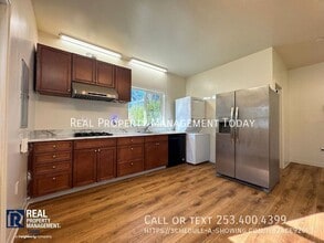 9009 Randall Dr in Gig Harbor, WA - Building Photo - Building Photo