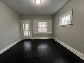 12022 Griffing Ave in Cleveland, OH - Foto de edificio - Building Photo