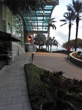 1155 Brickell Bay Dr in Miami, FL - Building Photo - Building Photo