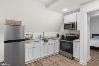 380 Broadview Ave in Warrenton, VA - Building Photo - Building Photo