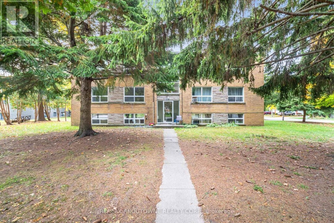 2144 Lilnan Ct in Burlington, ON - Building Photo