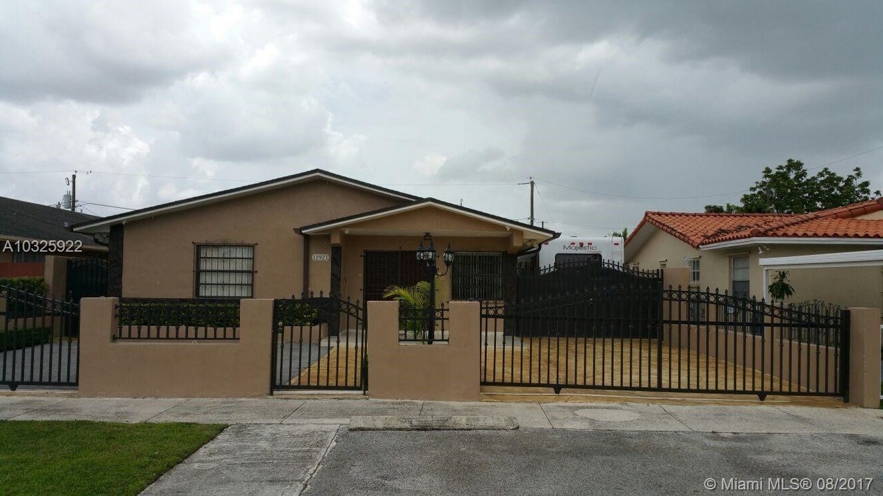 11921 SW 3rd St in Miami, FL - Foto de edificio