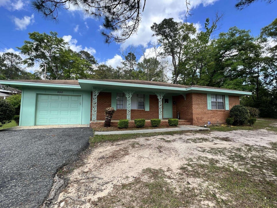 550 E Bradford Rd in Tallahassee, FL - Building Photo