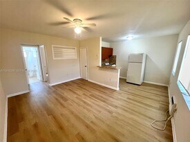 692 NE 85th St in Miami, FL - Building Photo