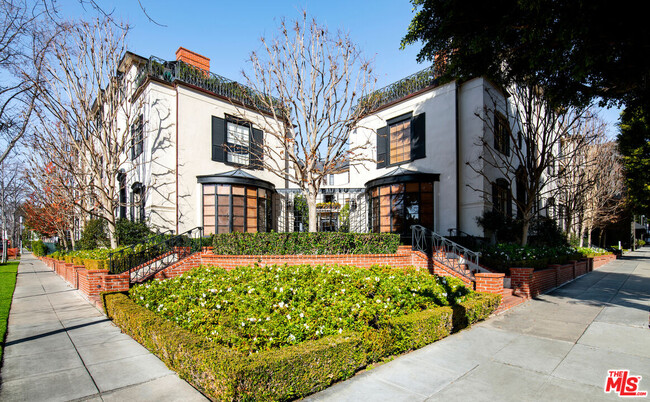 165 S Rodeo Dr in Beverly Hills, CA - Foto de edificio - Building Photo