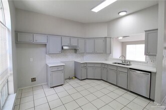 2210 E 29th St in Mission, TX - Foto de edificio - Building Photo