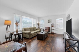 6563 Julian Ave in St. Louis, MO - Building Photo - Building Photo