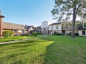 1812 Saxony Ln in Houston, TX - Building Photo - Building Photo