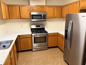 866 Hr Dr SE in Washington, DC - Building Photo - Building Photo