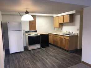 140 NW Robert St, Unit B-Lower in Pullman, WA - Foto de edificio - Building Photo