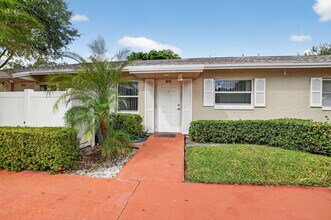 18715 Candlewick Dr in Boca Raton, FL - Foto de edificio - Building Photo