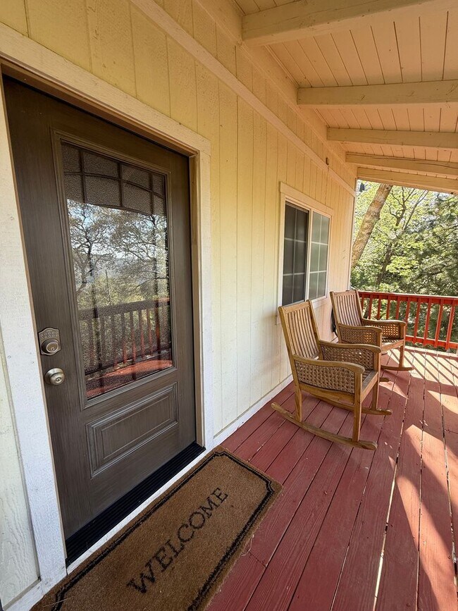24071 Fern Glen Rd in Crestline, CA - Building Photo - Building Photo