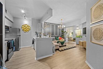 2544 Centergate Dr in Miramar, FL - Building Photo - Building Photo