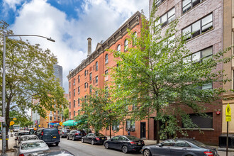 446 E 76th St in New York, NY - Building Photo - Building Photo