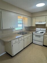 5222 Bogdonoff Dr in Seffner, FL - Foto de edificio - Building Photo