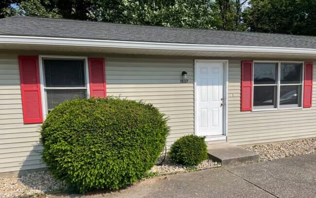 property at 1337 S Hickory Grove Ln