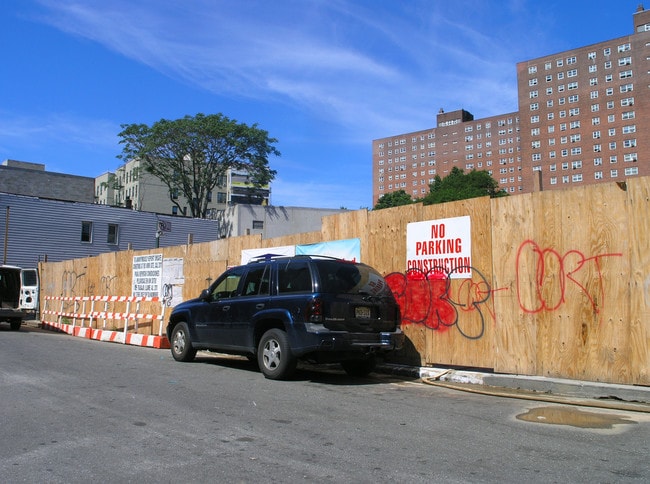 Washington Bridge View in Bronx, NY - Building Photo - Building Photo