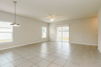 670 Basingstoke Ct in Poinciana, FL - Building Photo - Building Photo