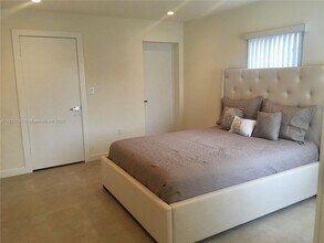 3511 SW 25th St in Miami, FL - Building Photo - Building Photo