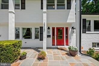6920 Poppy Dr in McLean, VA - Building Photo - Building Photo