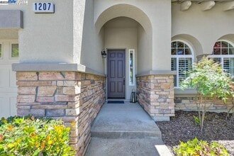 1207 Villagio Dr in El Dorado Hills, CA - Building Photo - Building Photo