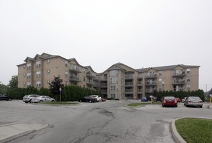 Abbey Oaks in Oakville, ON - Building Photo