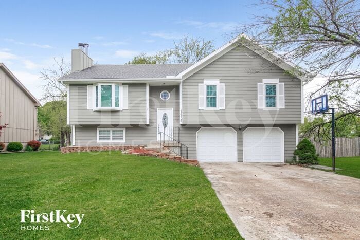 15100 S Arapaho Dr in Olathe, KS - Building Photo