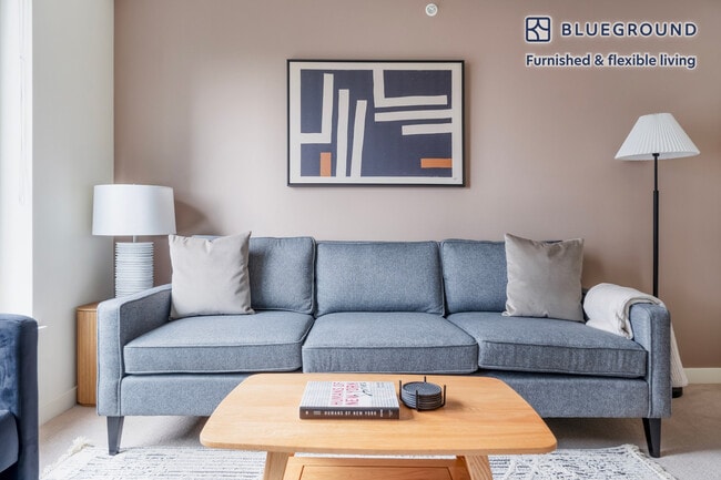 10301 NE 10th St in Bellevue, WA - Building Photo - Building Photo