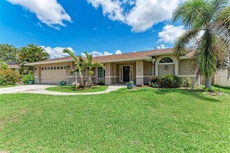 8012 56th Ct E in Palmetto, FL - Building Photo - Building Photo