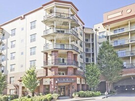 200 River Vista Drive in Atlanta, GA - Building Photo