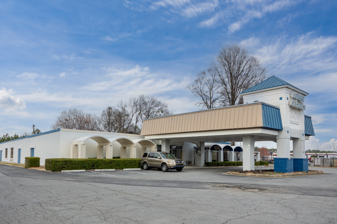 Lodge Atlanta Apartments in Doraville, GA - Foto de edificio