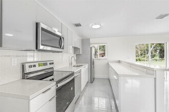 933 NW 50th St in Miami, FL - Building Photo - Building Photo