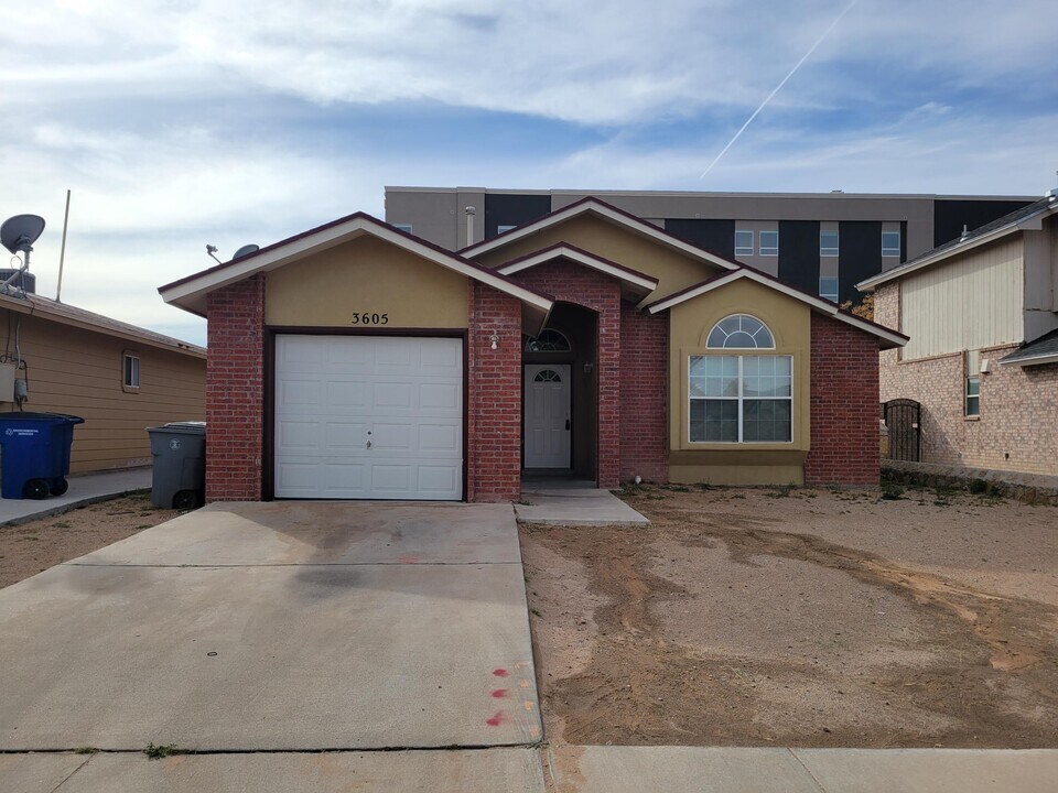 3605 Tierra Zafiro Dr in El Paso, TX - Building Photo