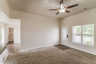 6106 Larkgrove Dr in Louisville, KY - Building Photo - Building Photo