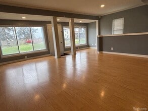 1410 Airway Dr in Waterford Township, MI - Building Photo - Building Photo