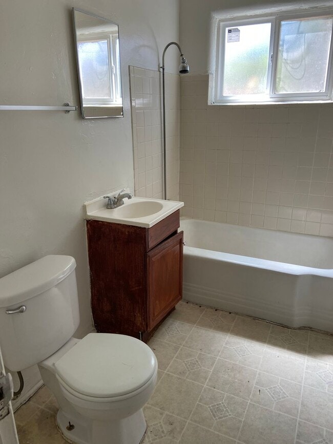 122 Charleston St SE in Albuquerque, NM - Building Photo - Building Photo