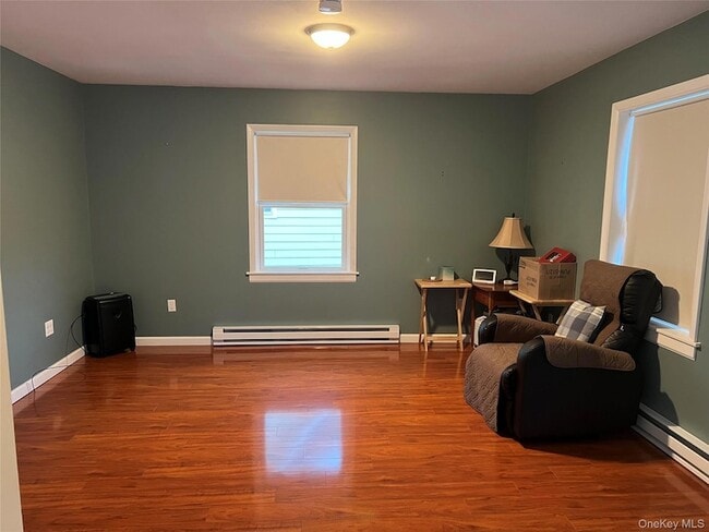 property at 7 W Bank St