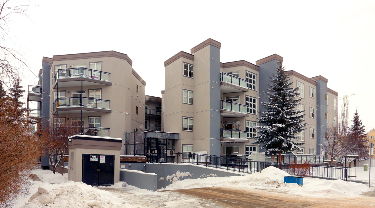 Parkside Court in Edmonton, AB - Building Photo