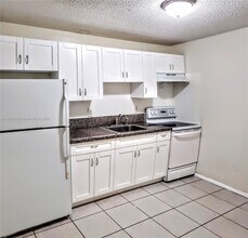 5939 NW 19th St in Lauderhill, FL - Building Photo - Building Photo