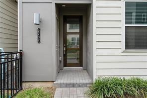 2737 Clinton Dr in Houston, TX - Building Photo - Building Photo