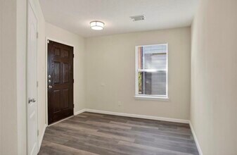 10635 Goldfinch Rd in Baytown, TX - Building Photo - Building Photo