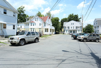 8 Richardson Cir in Framingham, MA - Building Photo - Building Photo