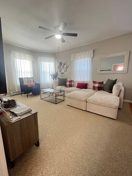 237 3rd Ave, Unit 1 in Woonsocket, RI - Building Photo