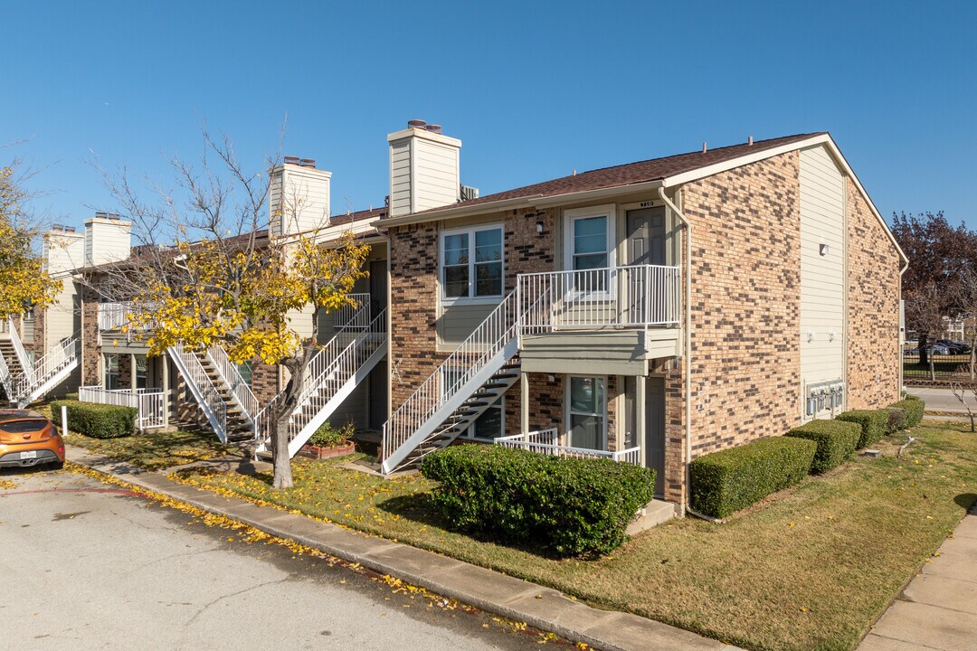 Trinity Meadows in Carrollton, TX - Building Photo