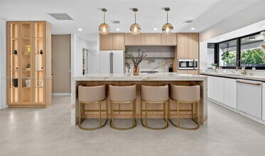 7865 SW 183rd Terrace in Palmetto Bay, FL - Building Photo - Building Photo