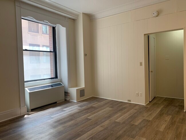 62 Boylston St, Unit 426 in Boston, MA - Foto de edificio - Building Photo